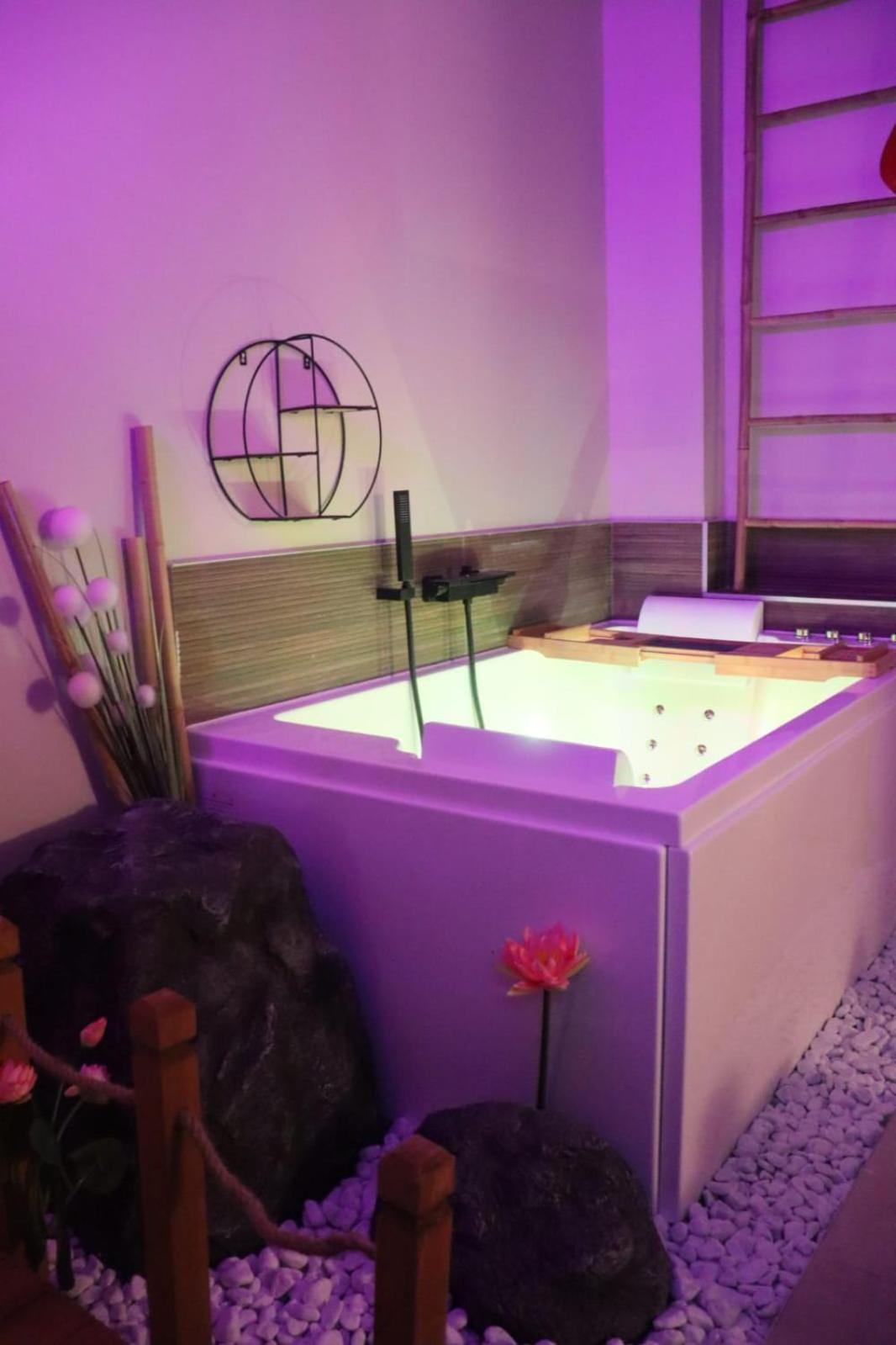 Loveroom Japon Avec Balneotherapie Toulon Bagian luar foto