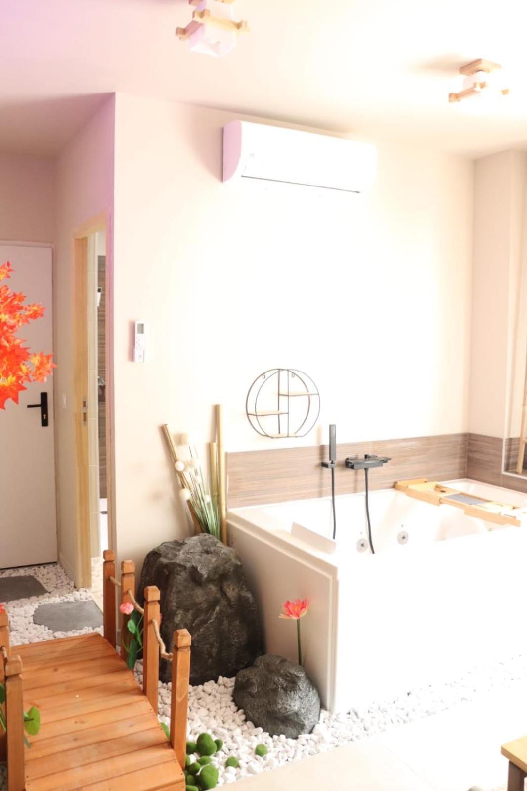 Loveroom Japon Avec Balneotherapie Toulon Bagian luar foto