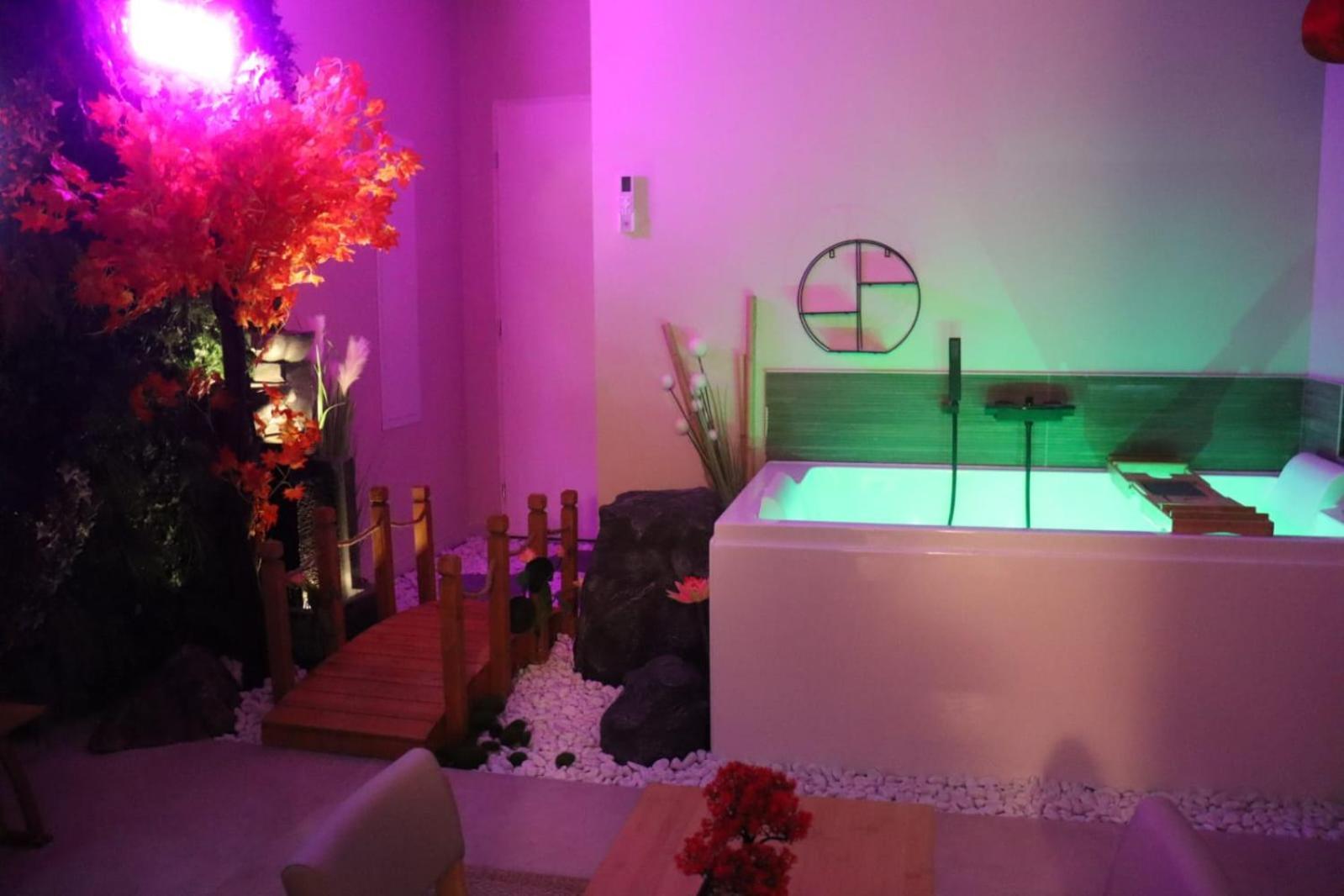 Loveroom Japon Avec Balneotherapie Toulon Bagian luar foto
