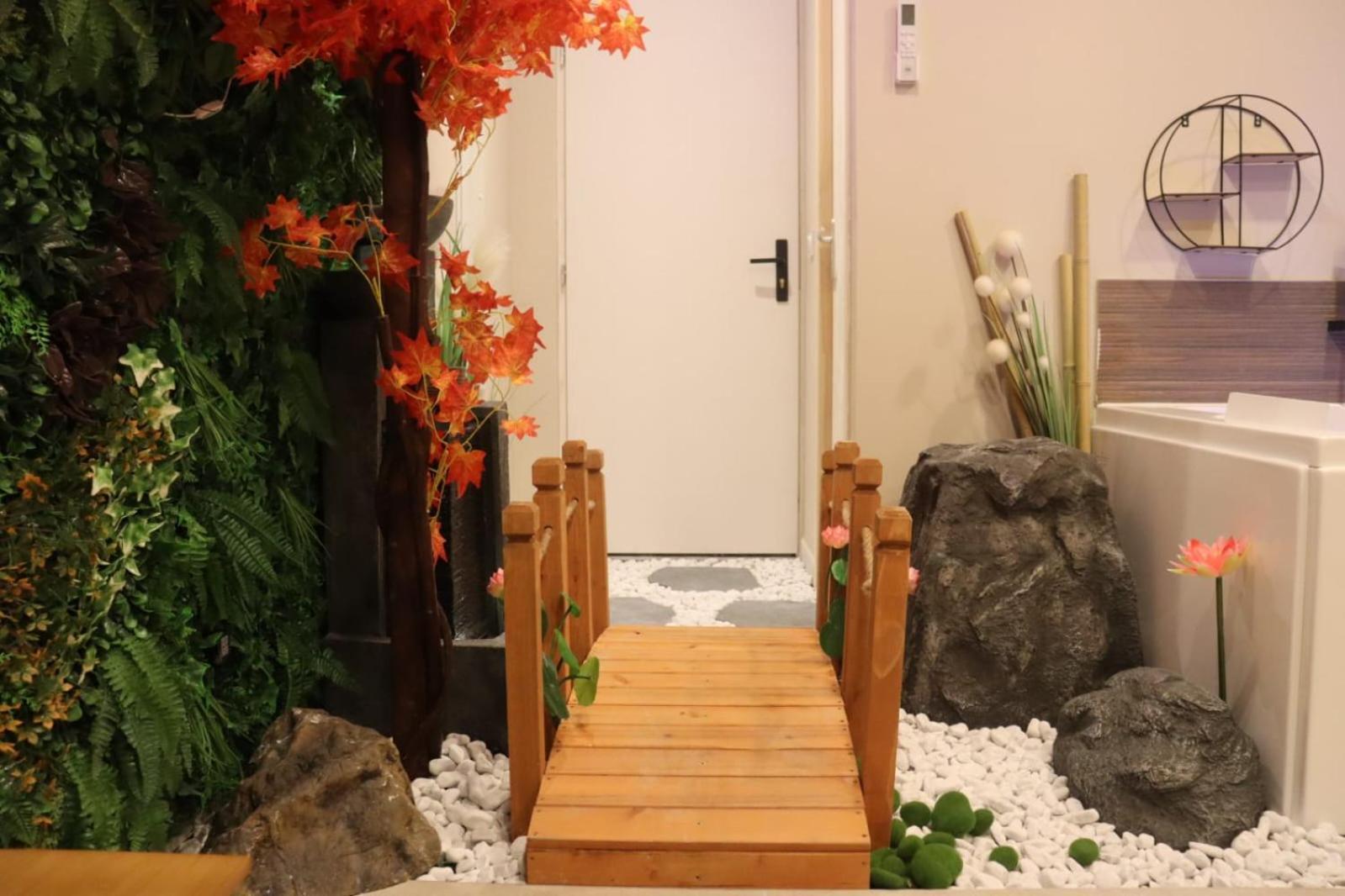Loveroom Japon Avec Balneotherapie Toulon Bagian luar foto