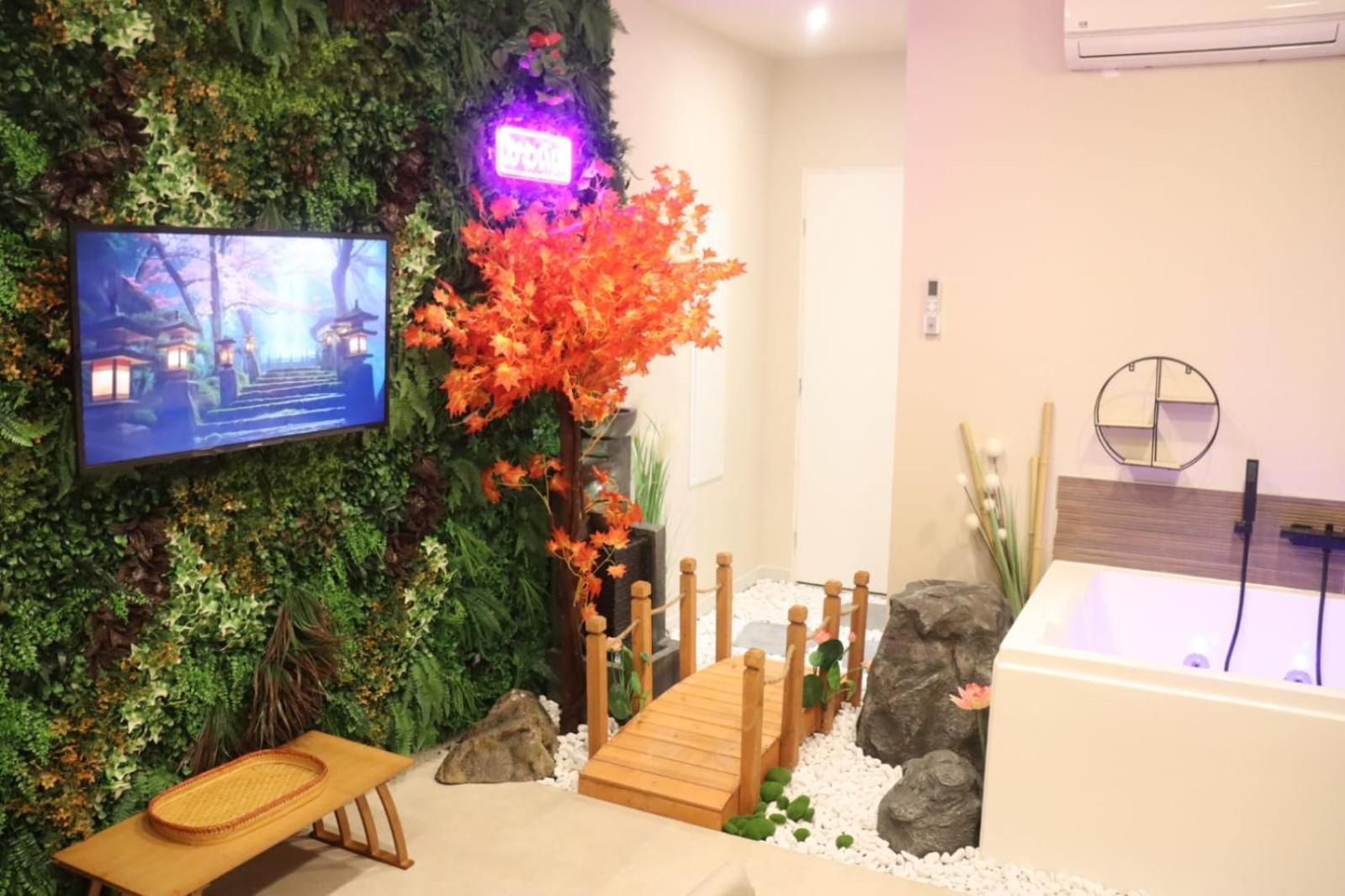 Loveroom Japon Avec Balneotherapie Toulon Bagian luar foto